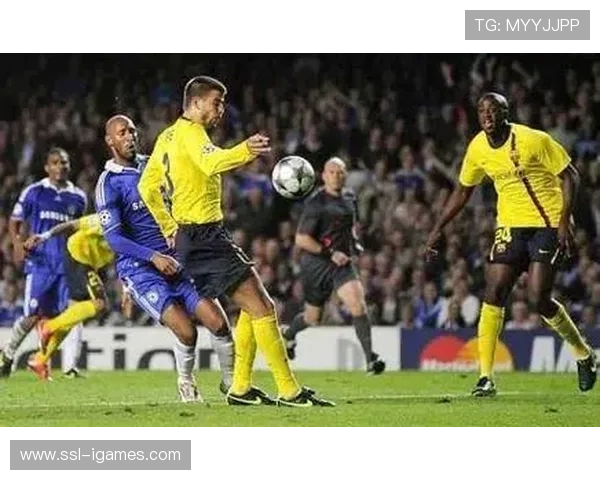 斯坦福桥的掌声与遗憾，十人切尔西逼平领头羊的背后